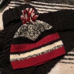 Super cute OS ladies/juniors thermal hat with puff